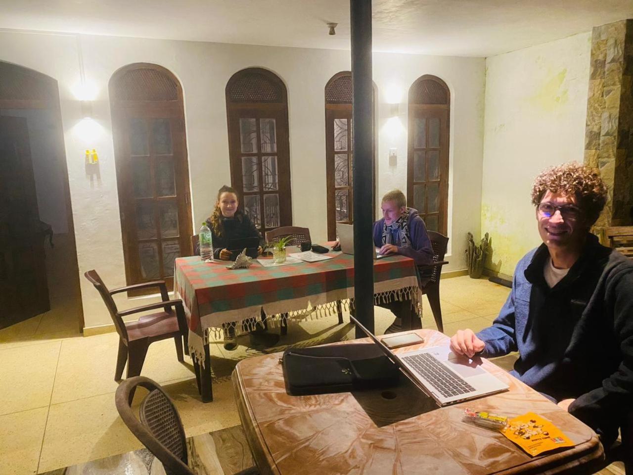 Farah Guest Inn هابيوتيل المظهر الخارجي الصورة